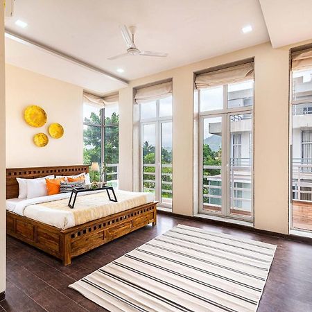 Sierra Skies By Stayvista - A Mountain-View Villa Featuring A Rooftop Swimming Pool, Jacuzzi, Turf, And A Gym For An Elevated Stay Lonavala Eksteriør bilde