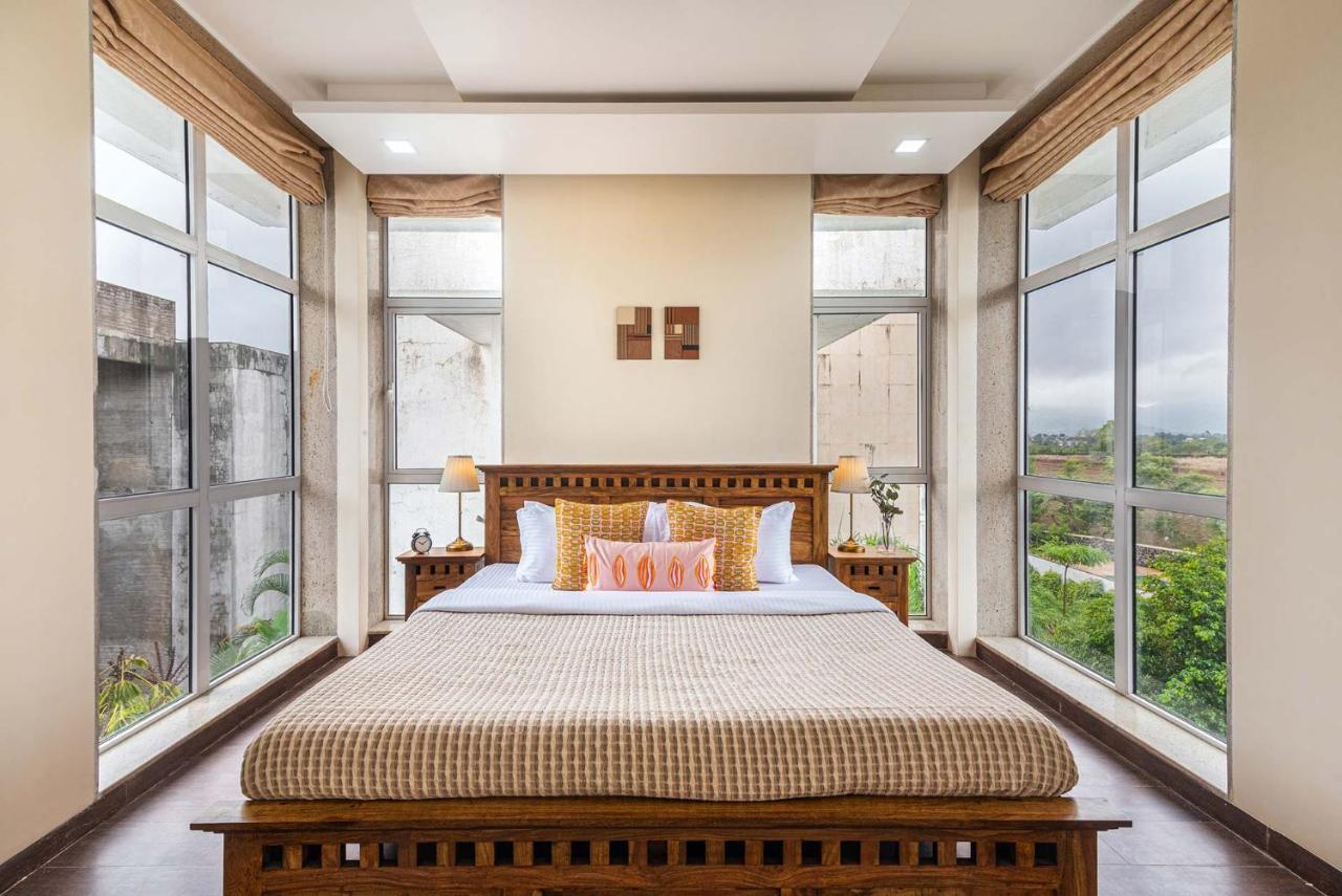 Sierra Skies By Stayvista - A Mountain-View Villa Featuring A Rooftop Swimming Pool, Jacuzzi, Turf, And A Gym For An Elevated Stay Lonavala Eksteriør bilde