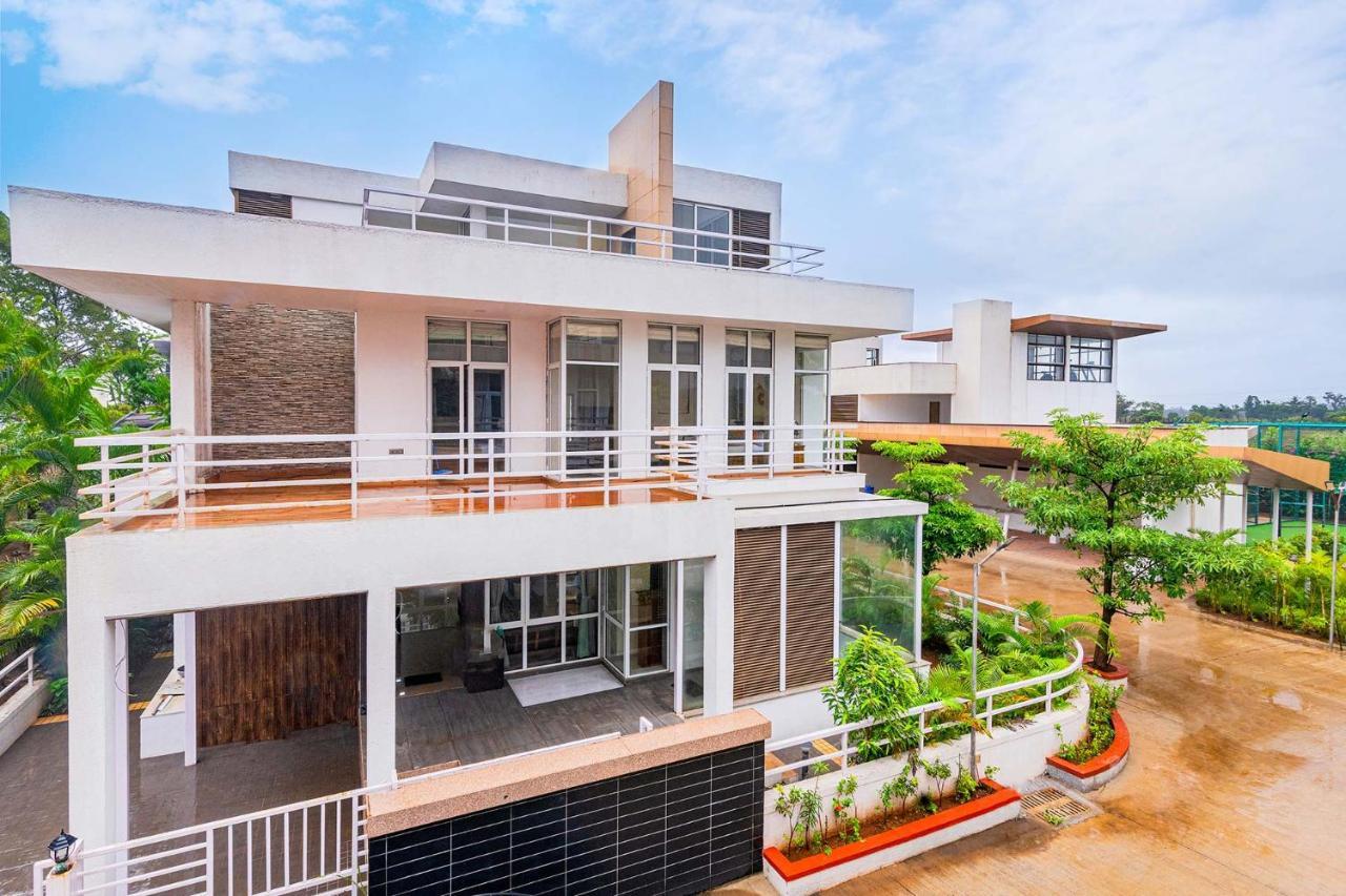 Sierra Skies By Stayvista - A Mountain-View Villa Featuring A Rooftop Swimming Pool, Jacuzzi, Turf, And A Gym For An Elevated Stay Lonavala Eksteriør bilde