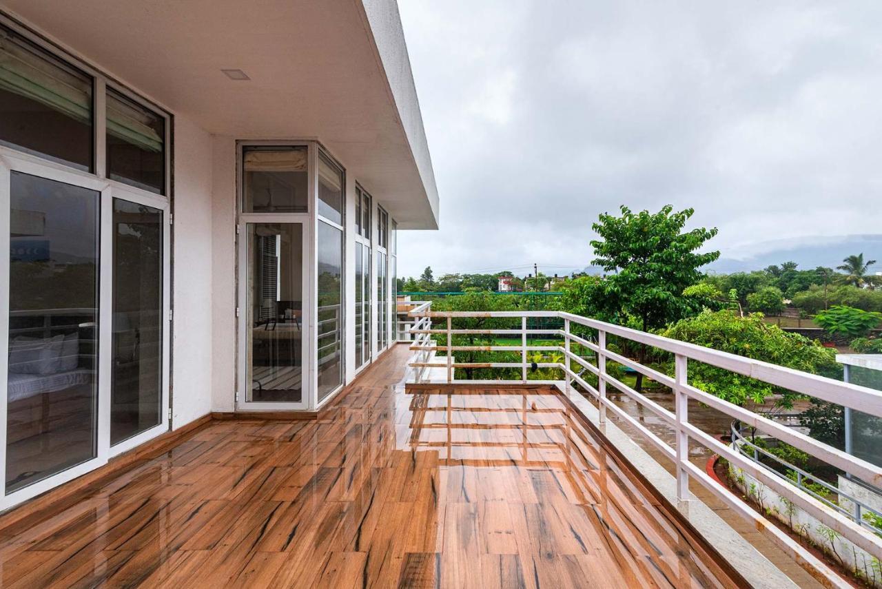 Sierra Skies By Stayvista - A Mountain-View Villa Featuring A Rooftop Swimming Pool, Jacuzzi, Turf, And A Gym For An Elevated Stay Lonavala Eksteriør bilde