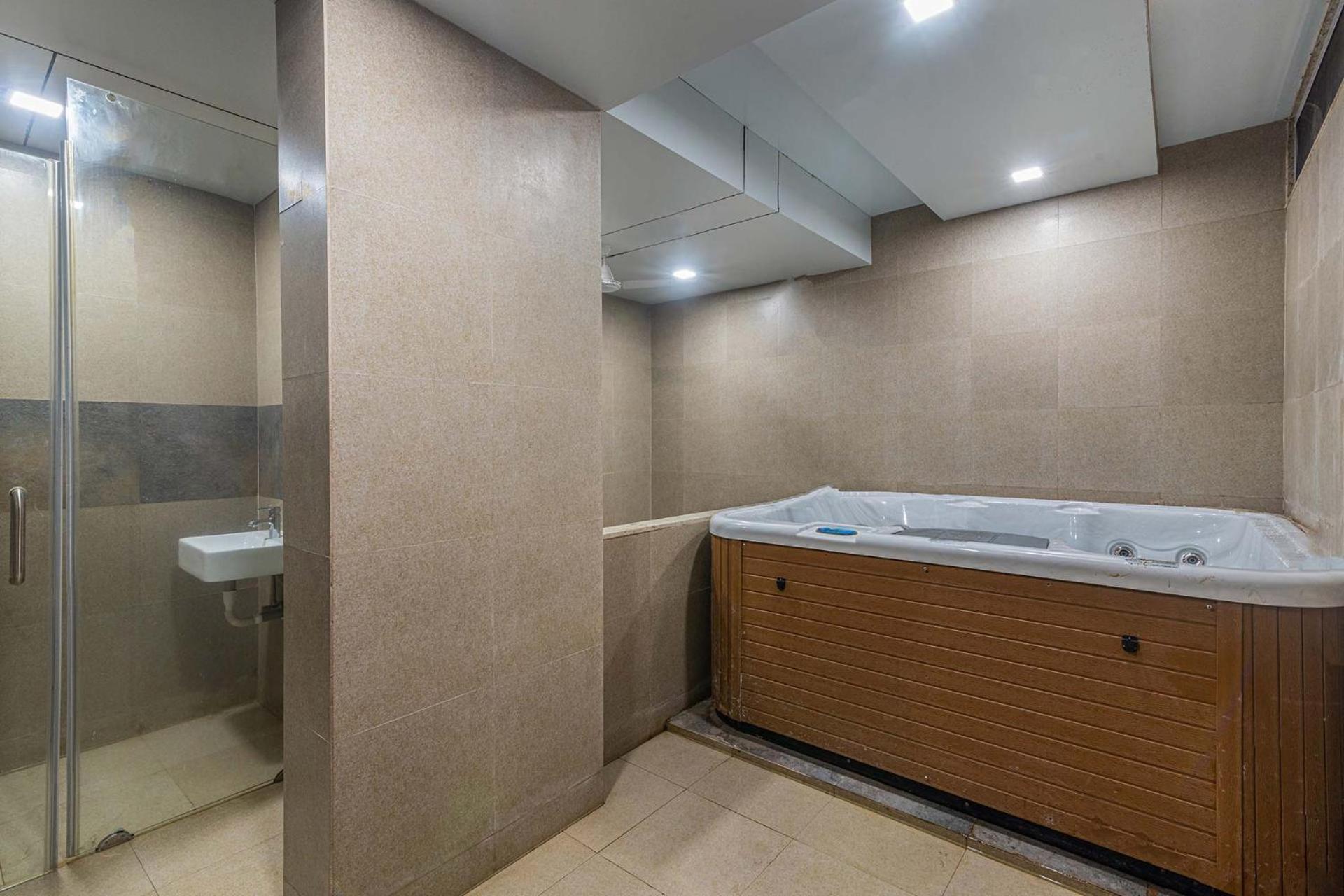 Sierra Skies By Stayvista - A Mountain-View Villa Featuring A Rooftop Swimming Pool, Jacuzzi, Turf, And A Gym For An Elevated Stay Lonavala Eksteriør bilde