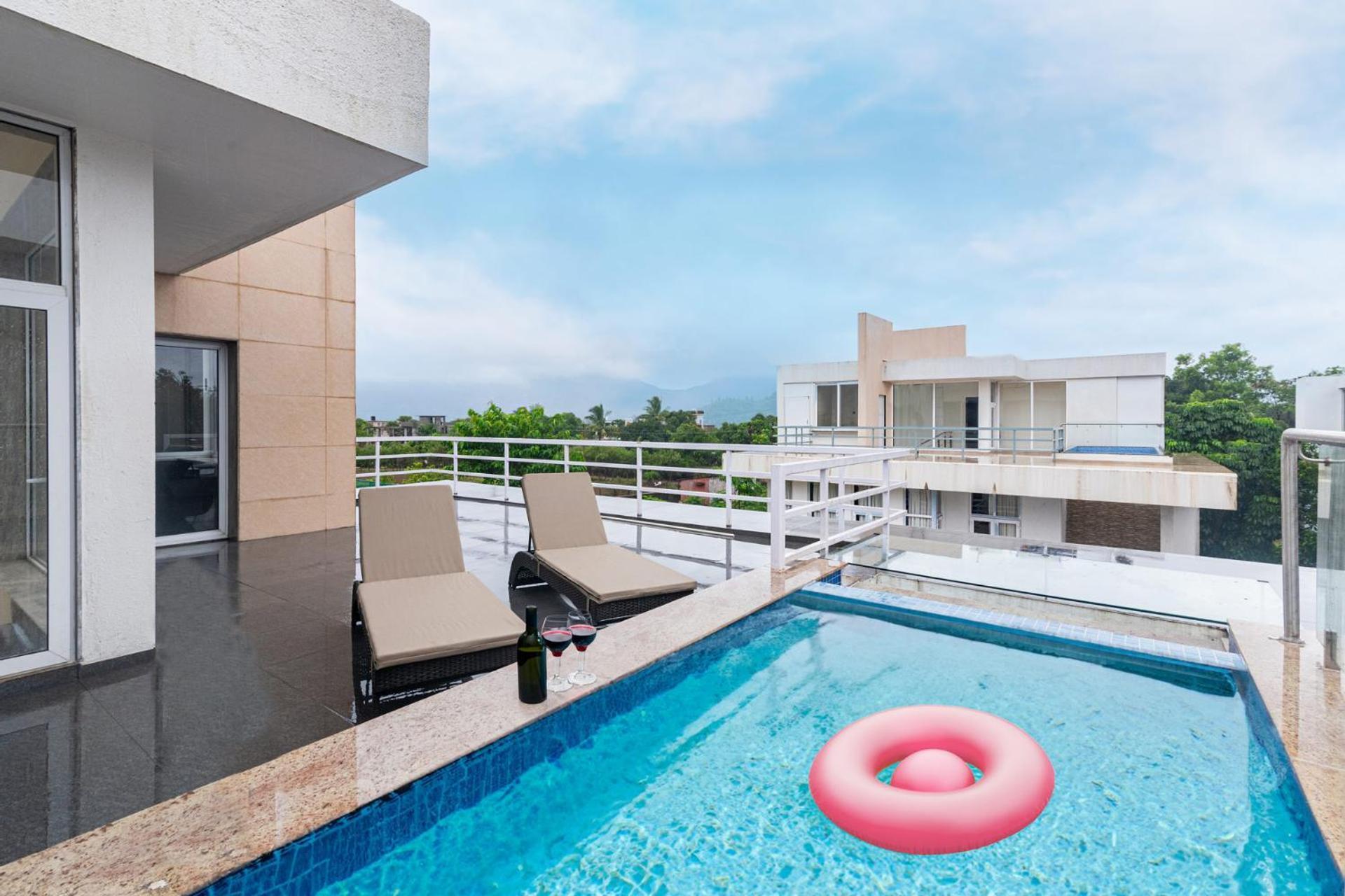 Sierra Skies By Stayvista - A Mountain-View Villa Featuring A Rooftop Swimming Pool, Jacuzzi, Turf, And A Gym For An Elevated Stay Lonavala Eksteriør bilde
